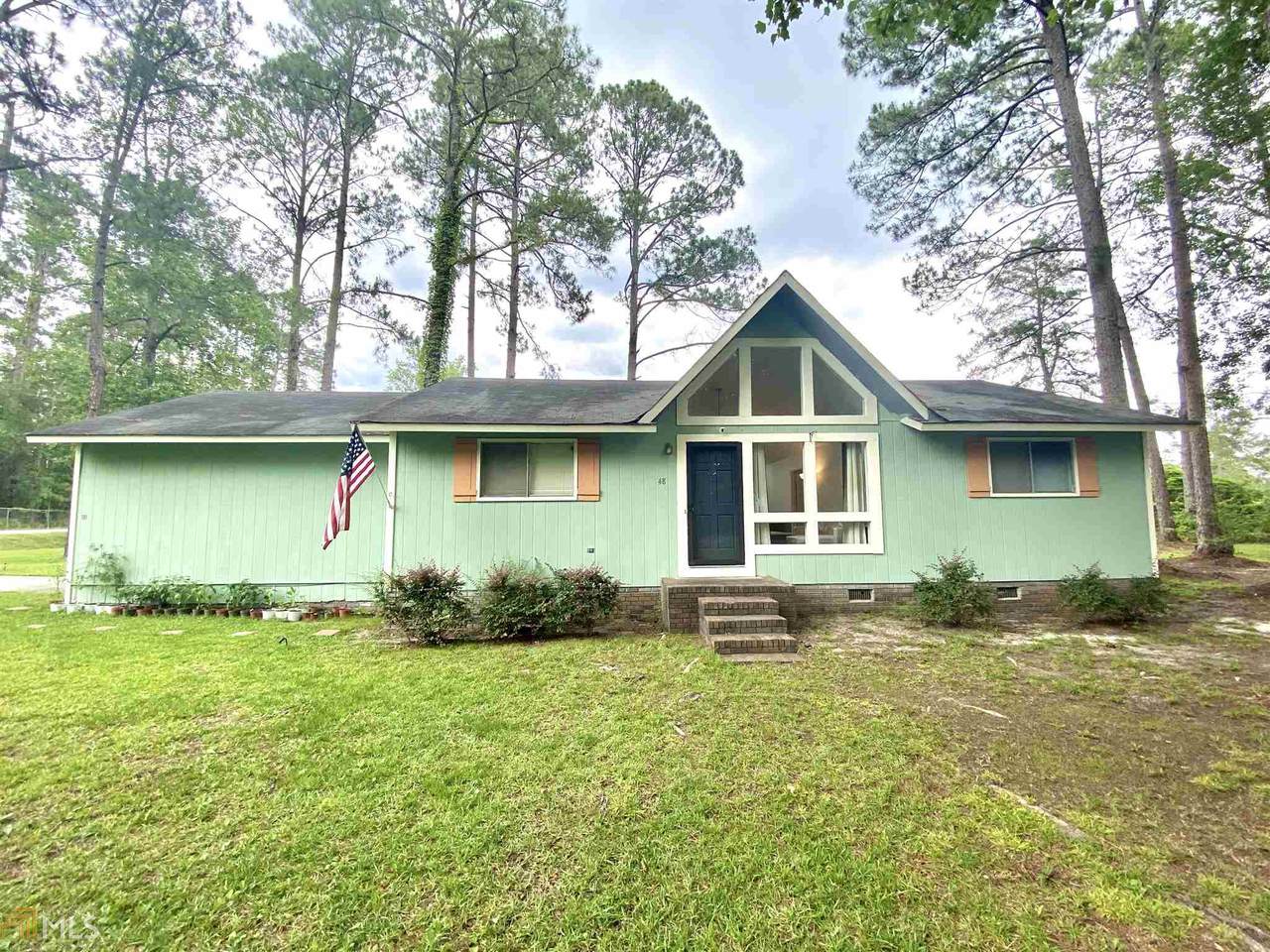 48 Montgomery Cir - Photo 1