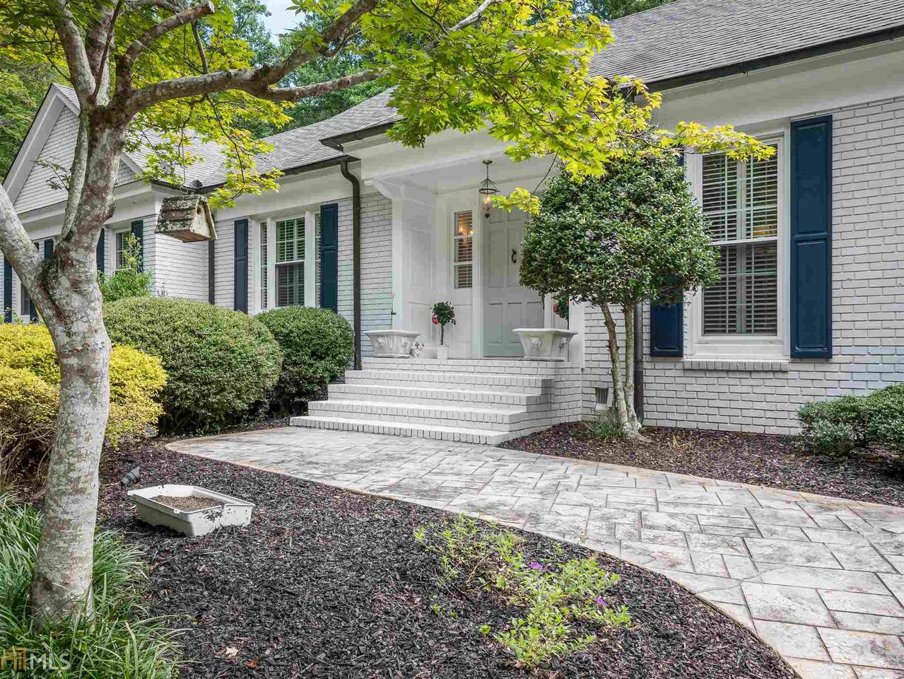 544 Maddux - Photo 1
