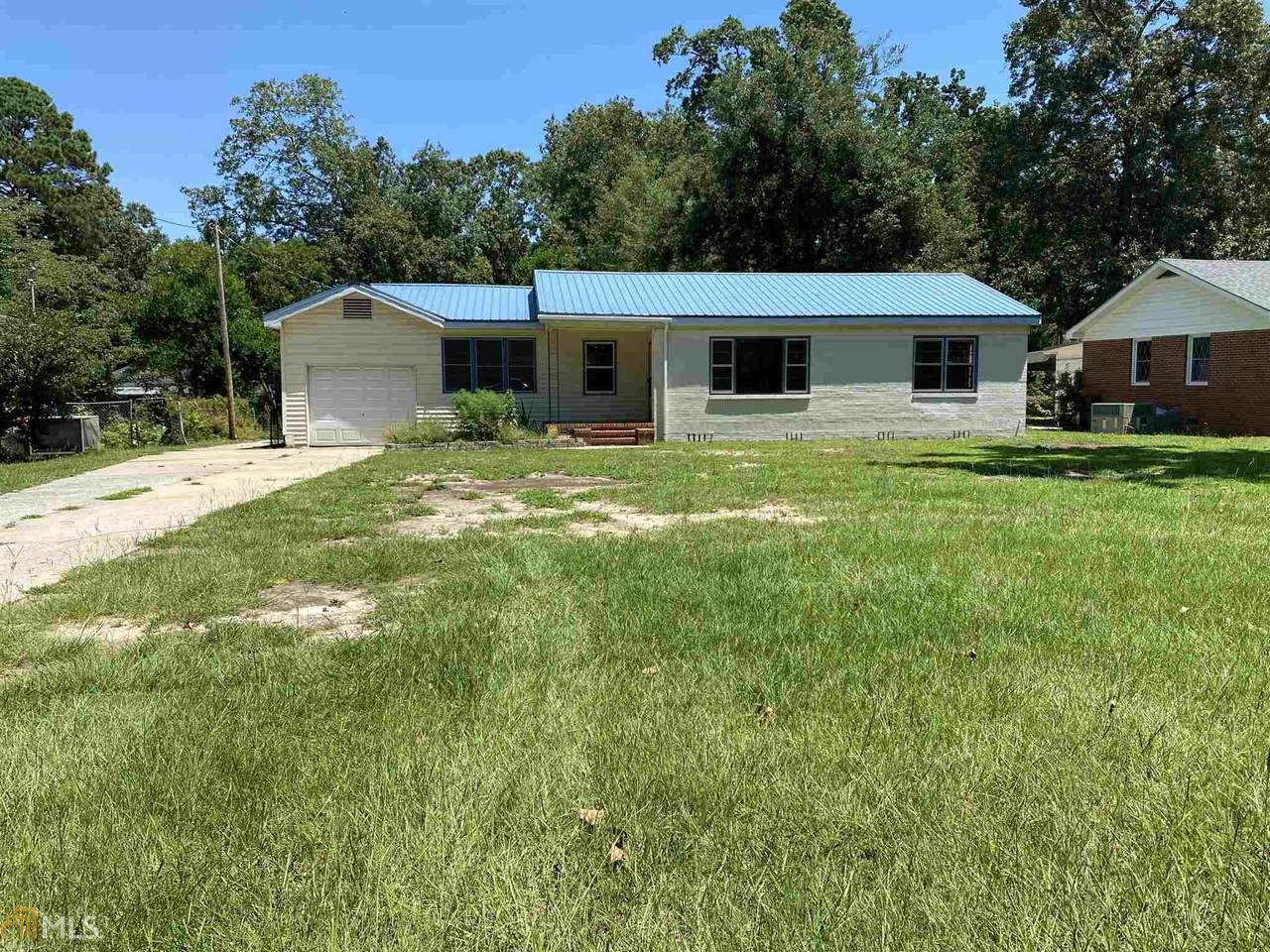 302 Cherokee Dr - Photo 1