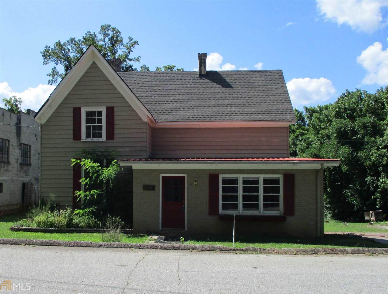 205 E Waters St - Photo 1