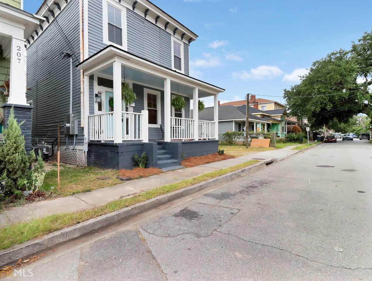 209 43Rd - Photo 1