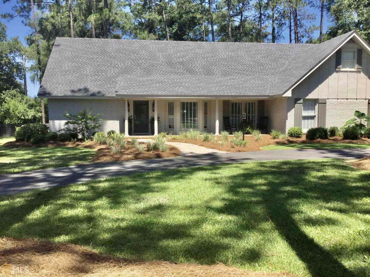 974 Lakeshore Dr - Photo 1