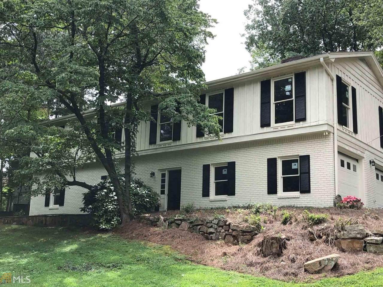 560 Shamrock Dr - Photo 1