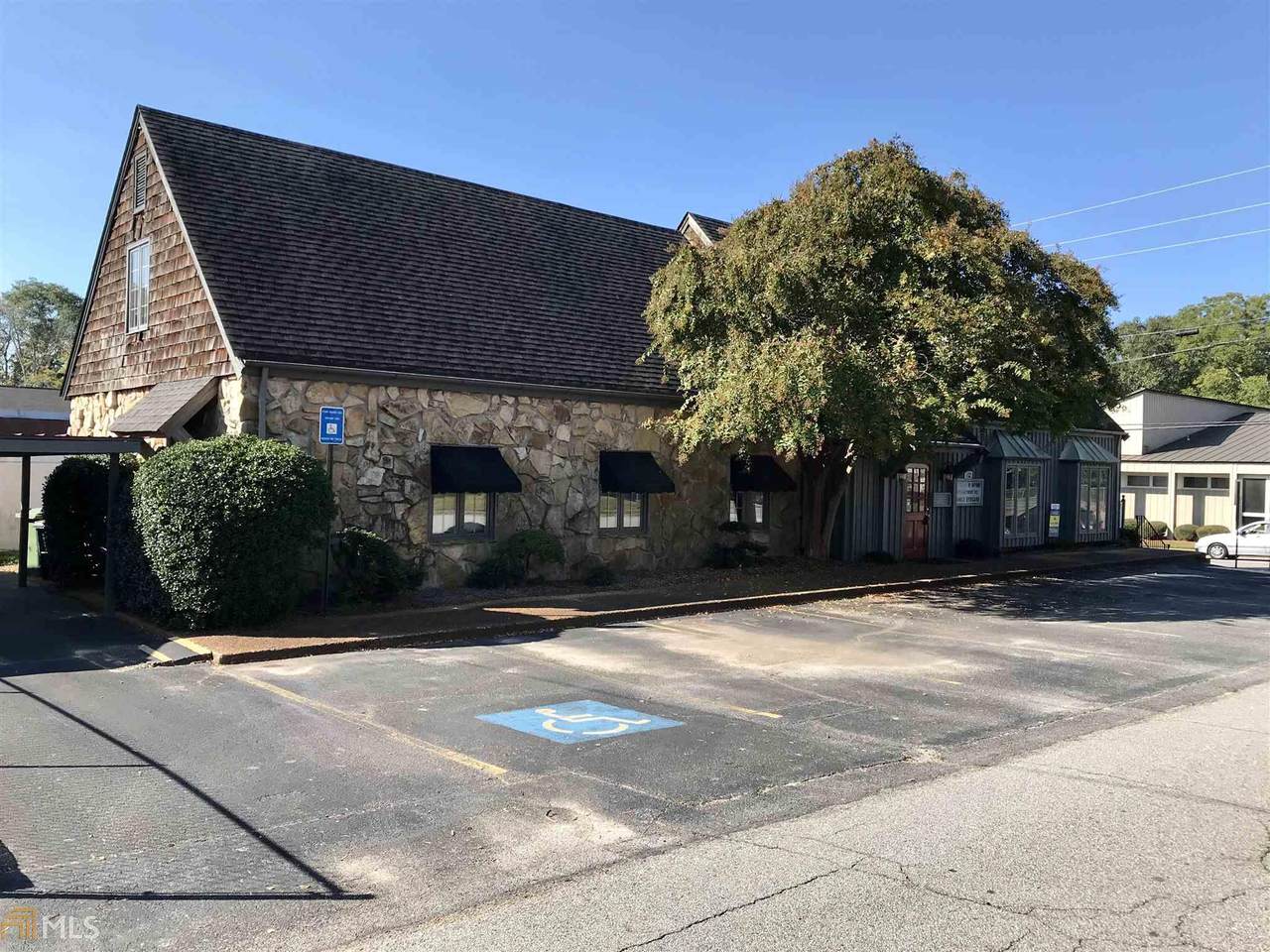 112 Oak St - Photo 1