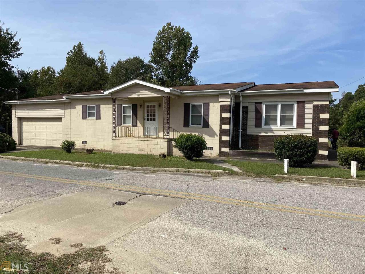 539 Carver St - Photo 1