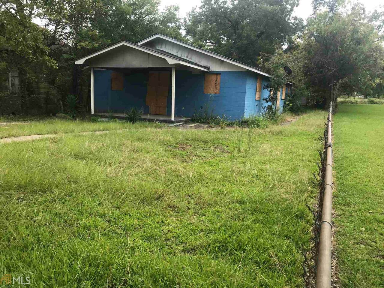 206 6Th Ave - Photo 1
