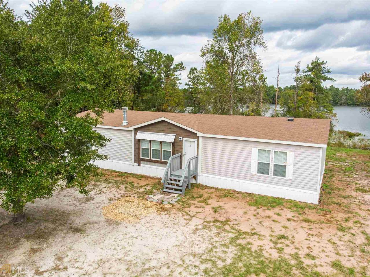 372 Lakeview Dr - Photo 1