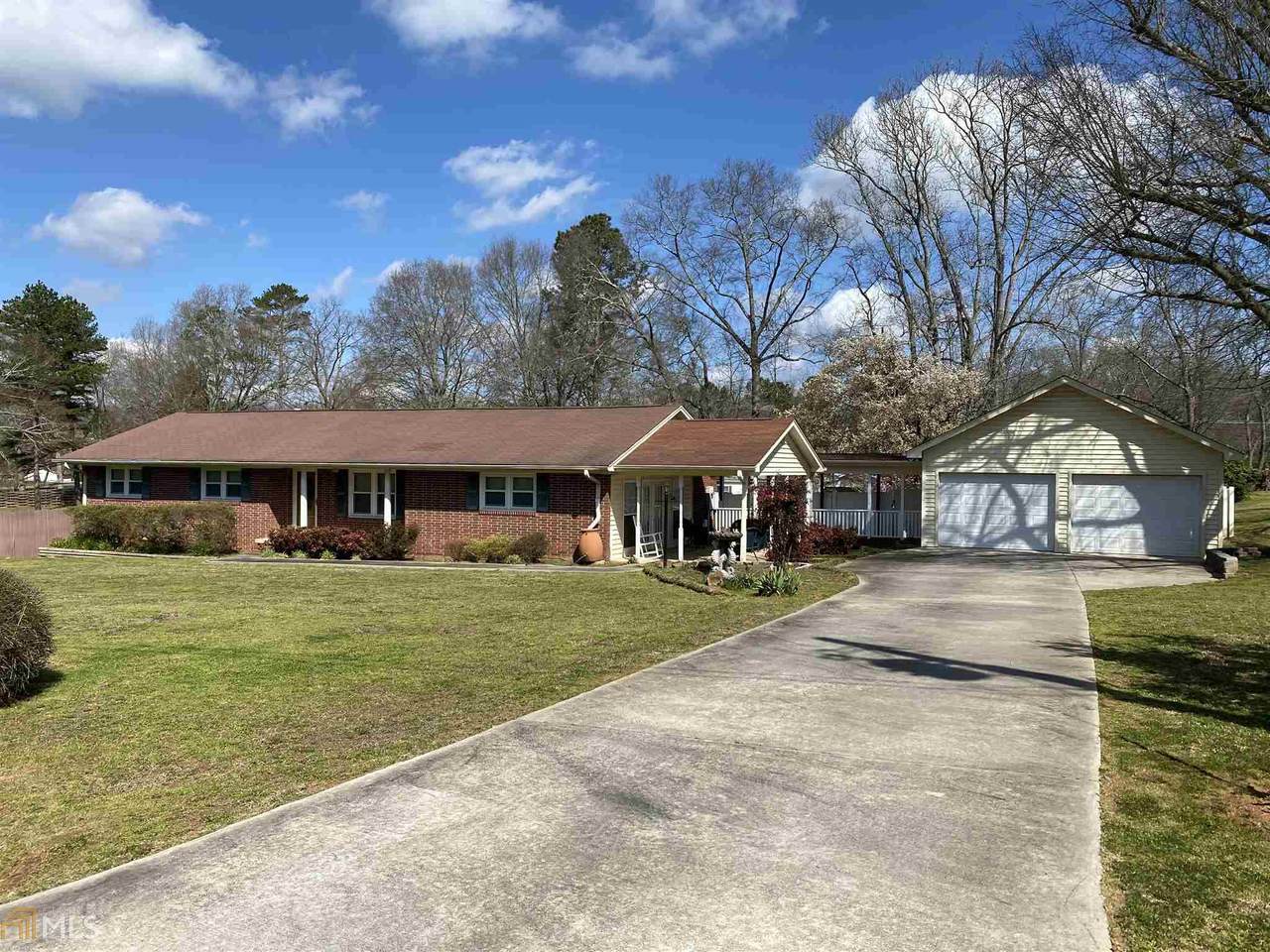 227 Carlton Dr - Photo 1