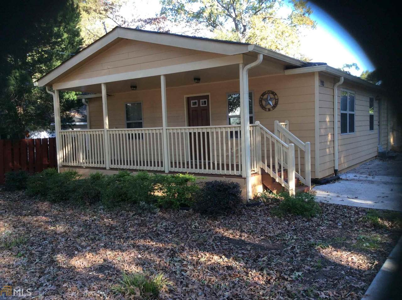 1385 Elizabeth Ln - Photo 1