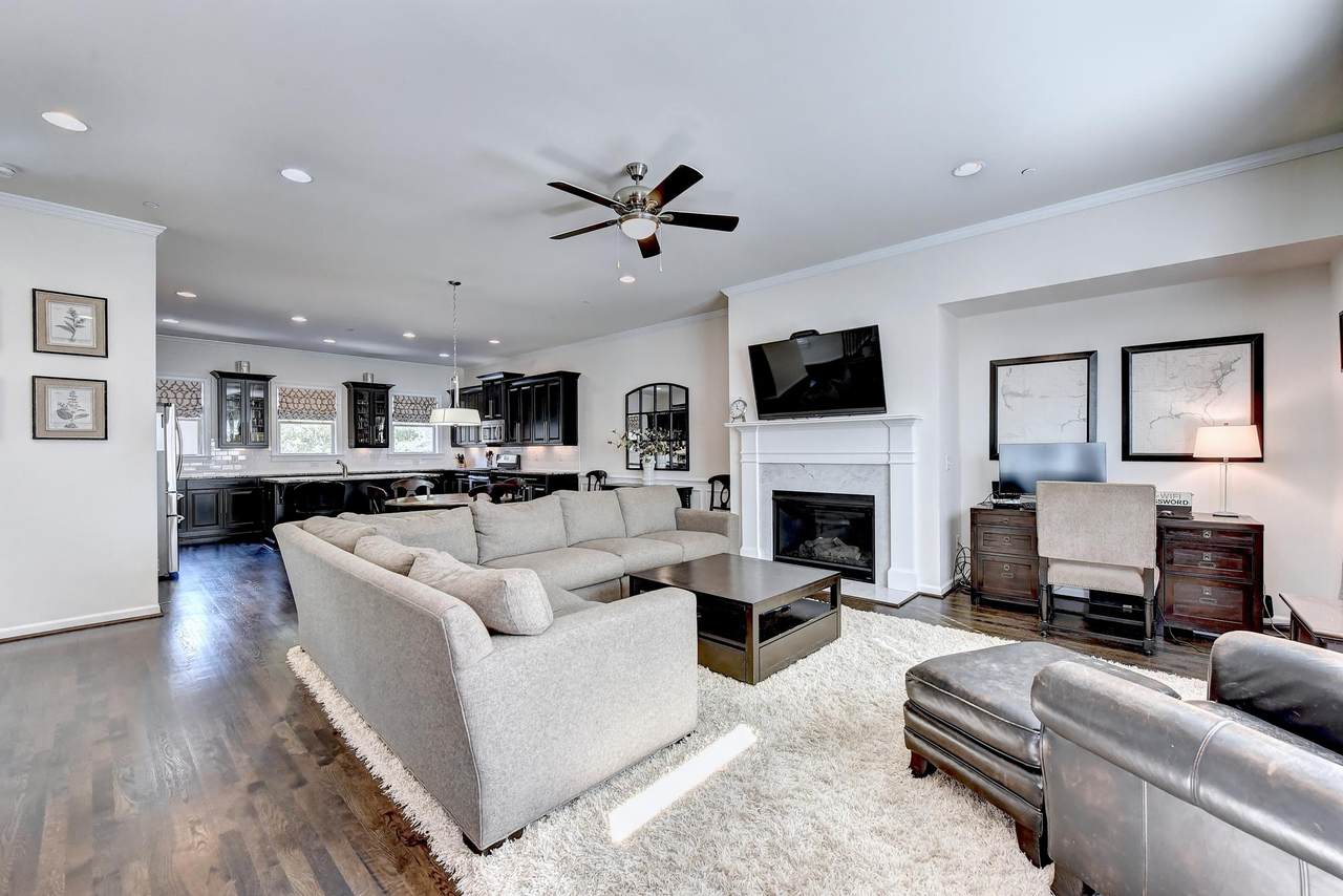 909 Dumaine Trce - Photo 1