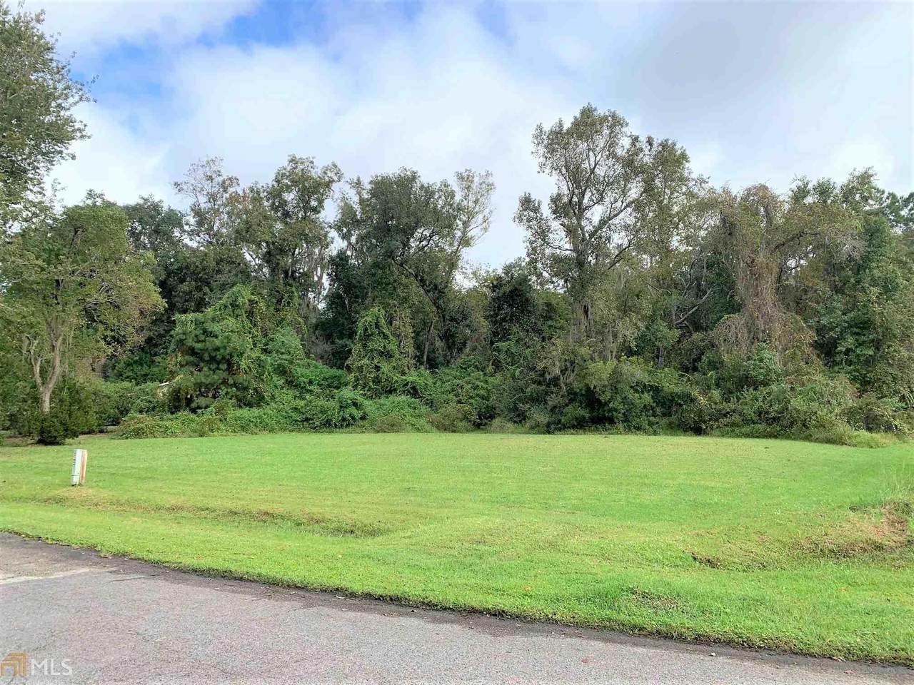 815 Riverview Drive West - Photo 1