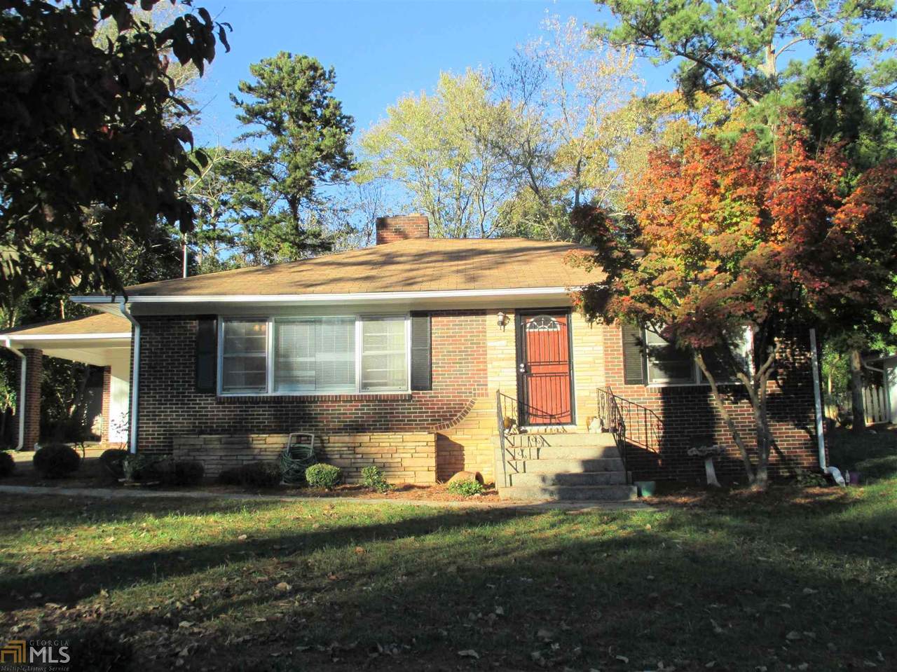 390 Hilderbrand - Photo 1