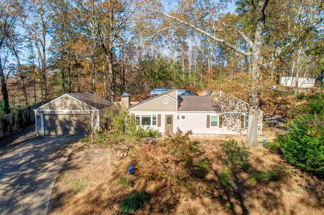 1746 Elmwood Dr - Photo 1