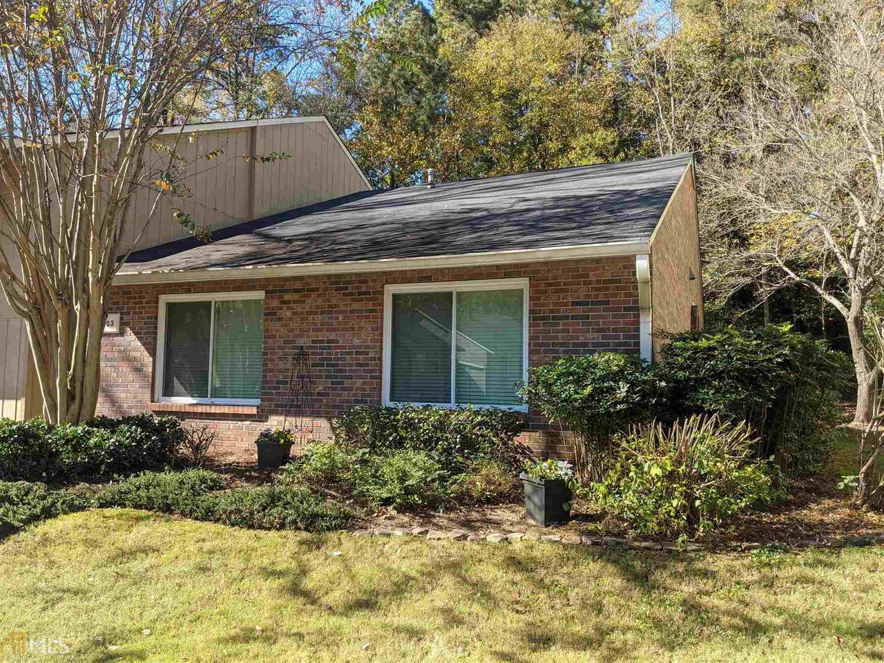 2203 Surrey Ct - Photo 1