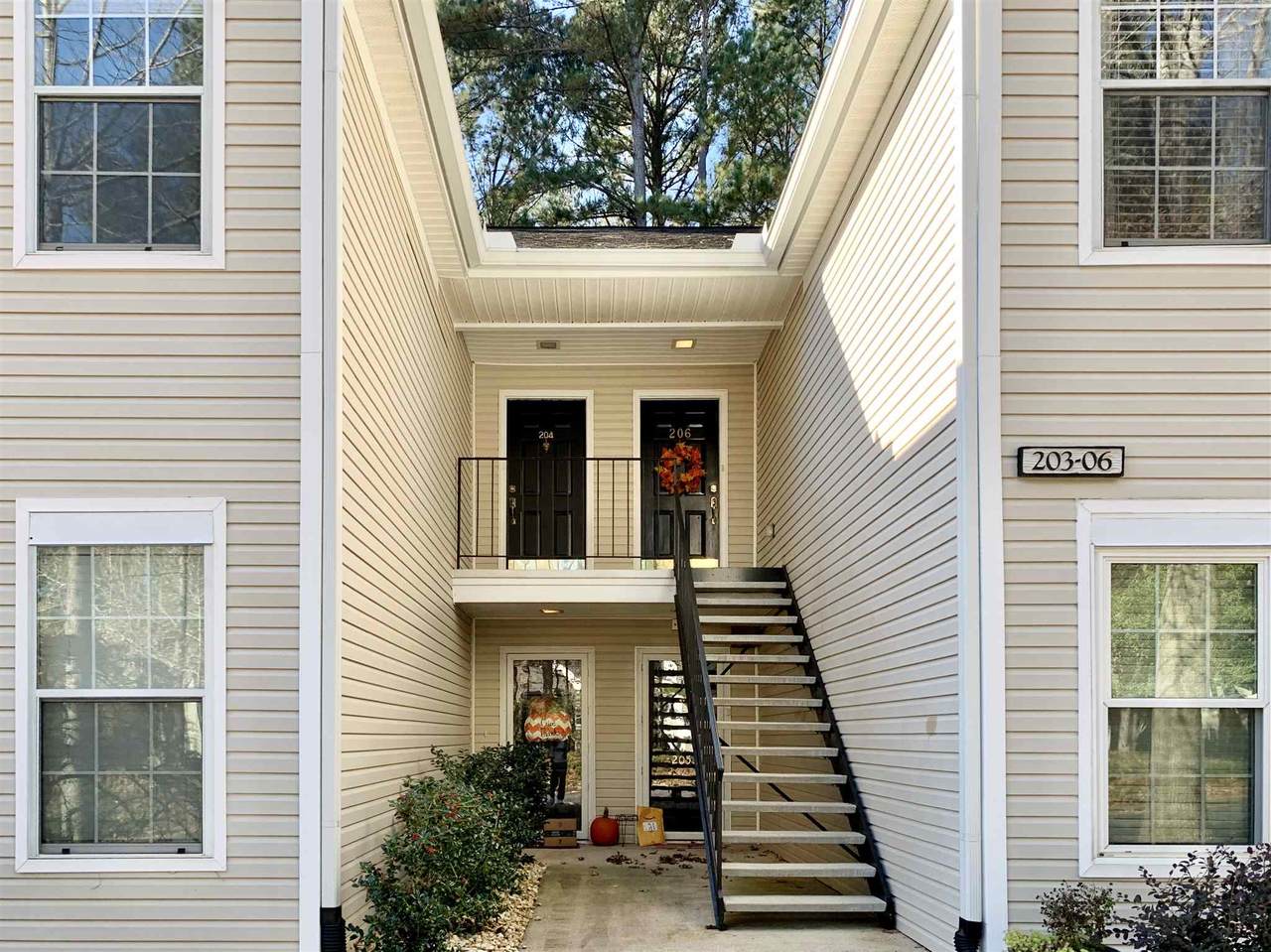 204 Ridgefield Dr - Photo 1