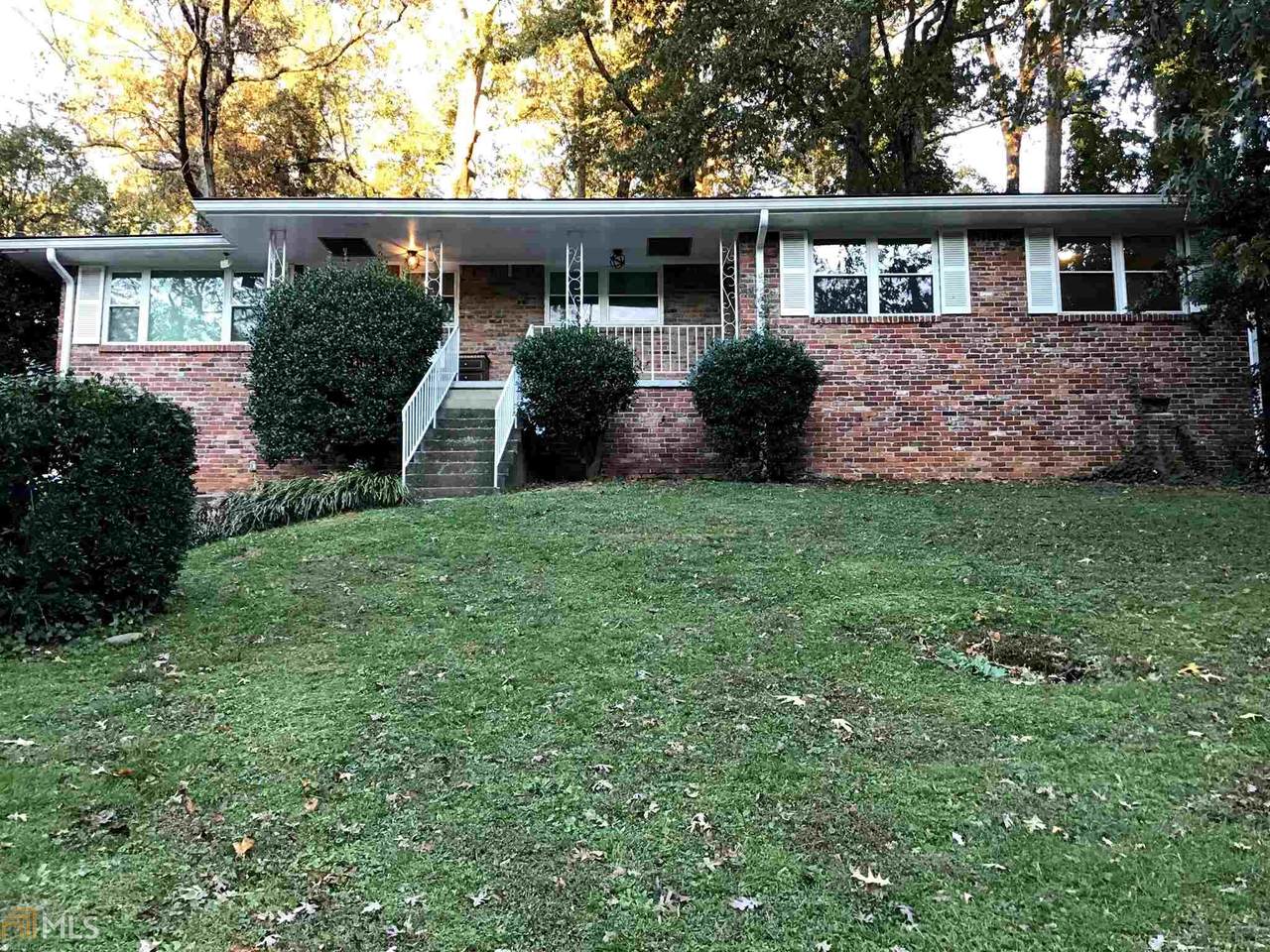 1157 Arlington Pkwy - Photo 1