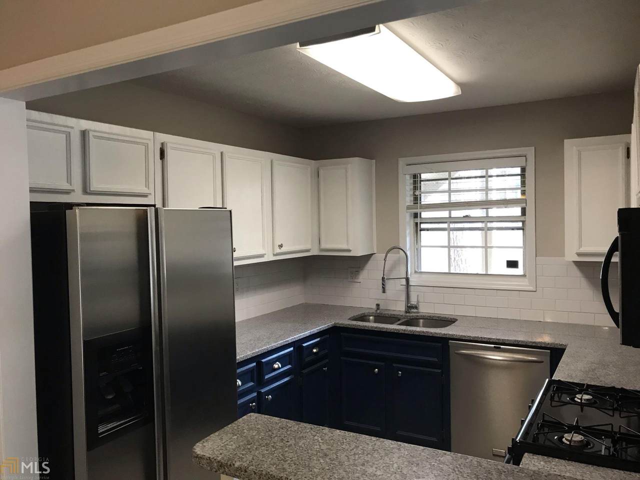 1401 Country Park Dr - Photo 1