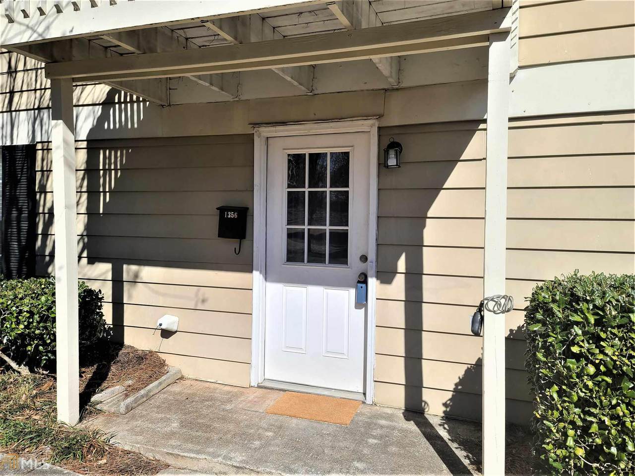1356 Old Coach Rd - Photo 1