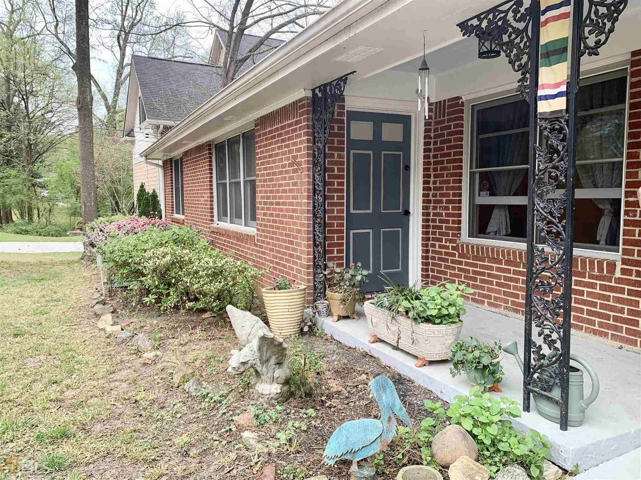 713 Oak Hill Cir - Photo 1