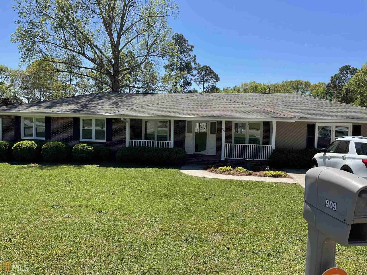 909 Crystal Dr - Photo 1