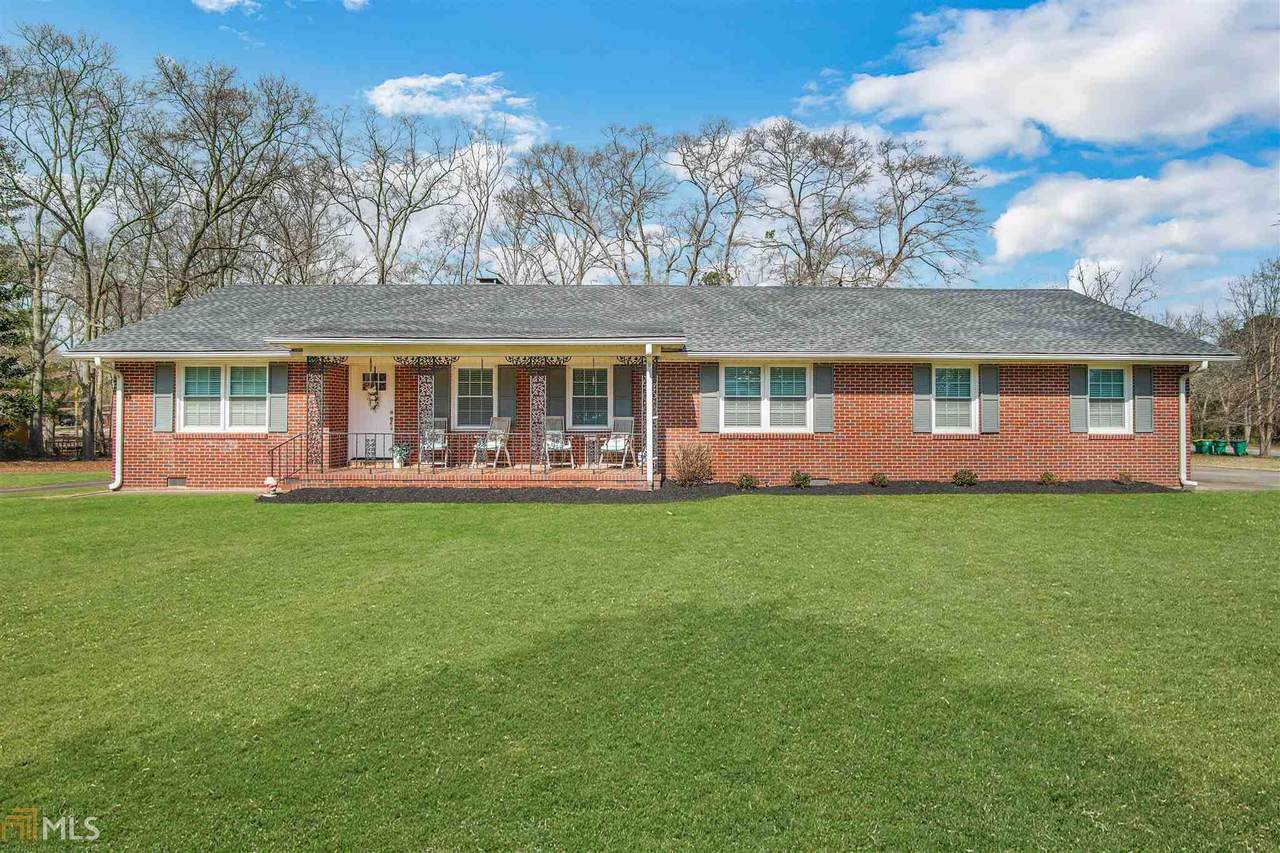 212 Woodlawn St - Photo 1
