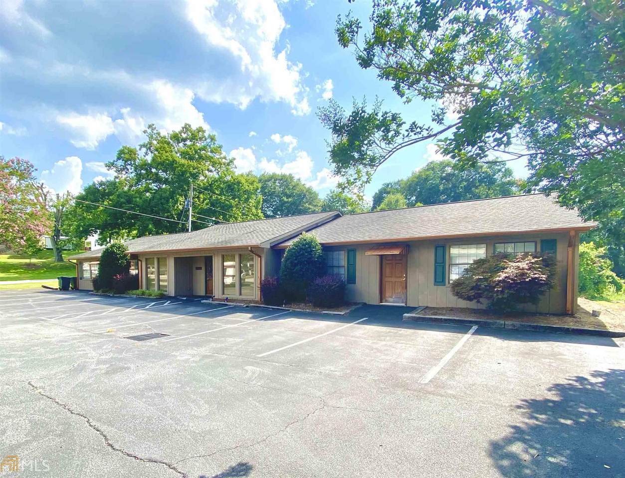 211 Broad - Photo 1