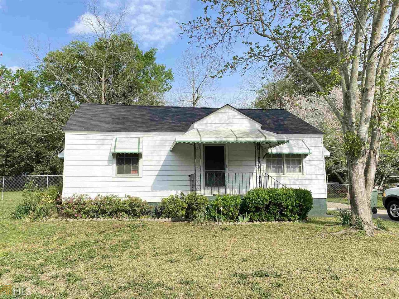 1580 Burton Ave - Photo 1