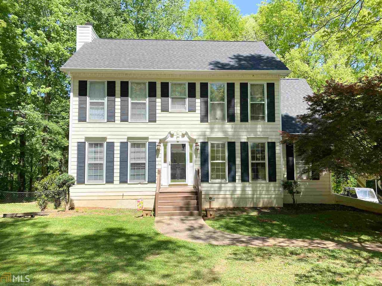102 Colonial Ct - Photo 1
