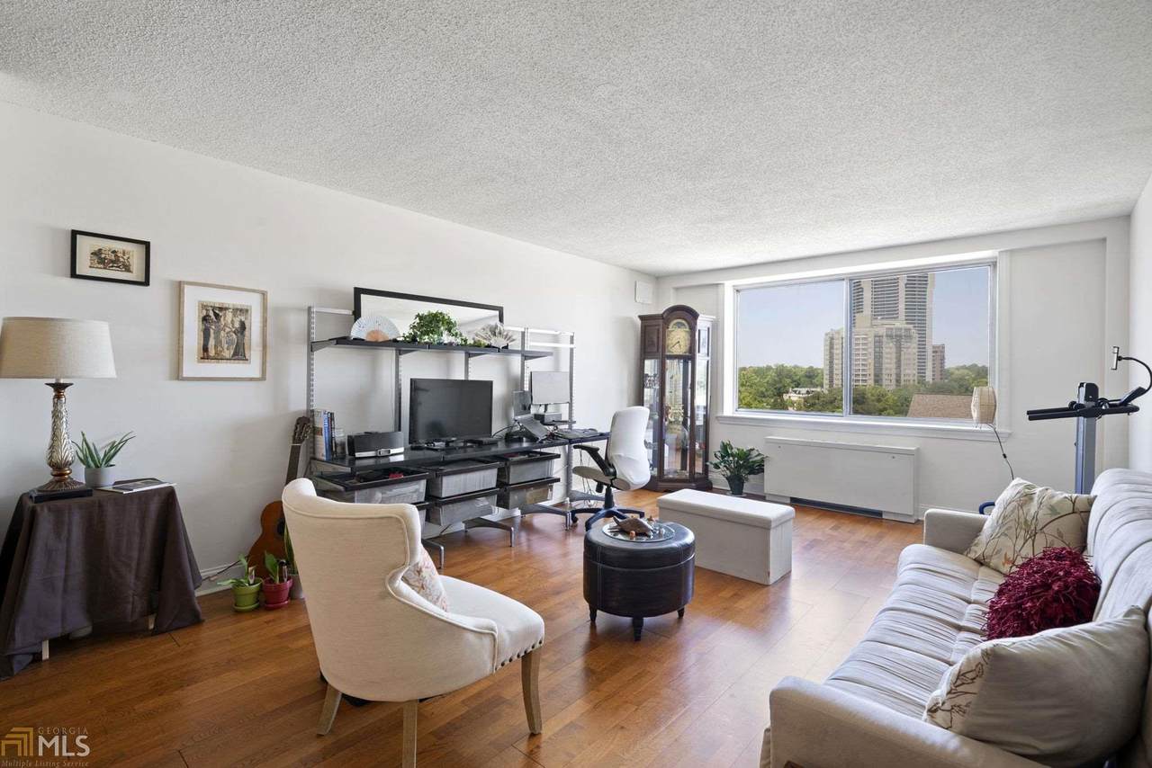 2479 Peachtree - Photo 1