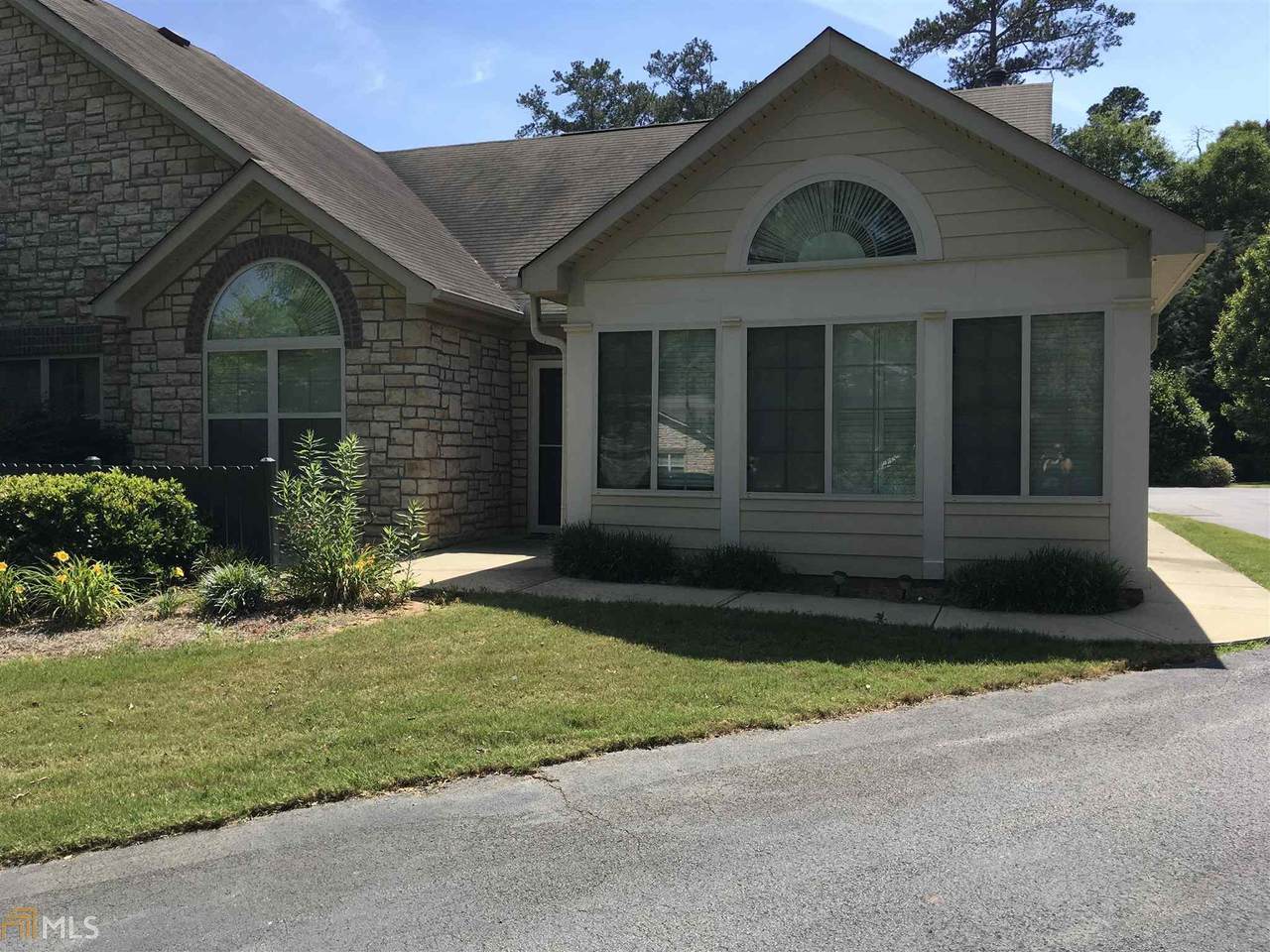 404 Kenley Ct - Photo 1