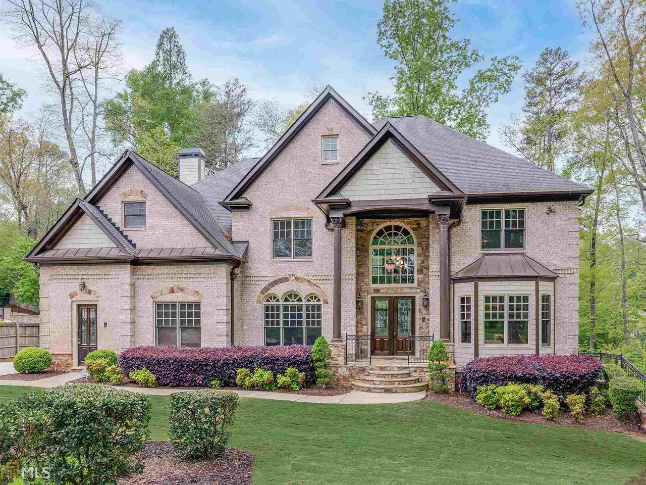2152 Meadowcliff Dr - Photo 1