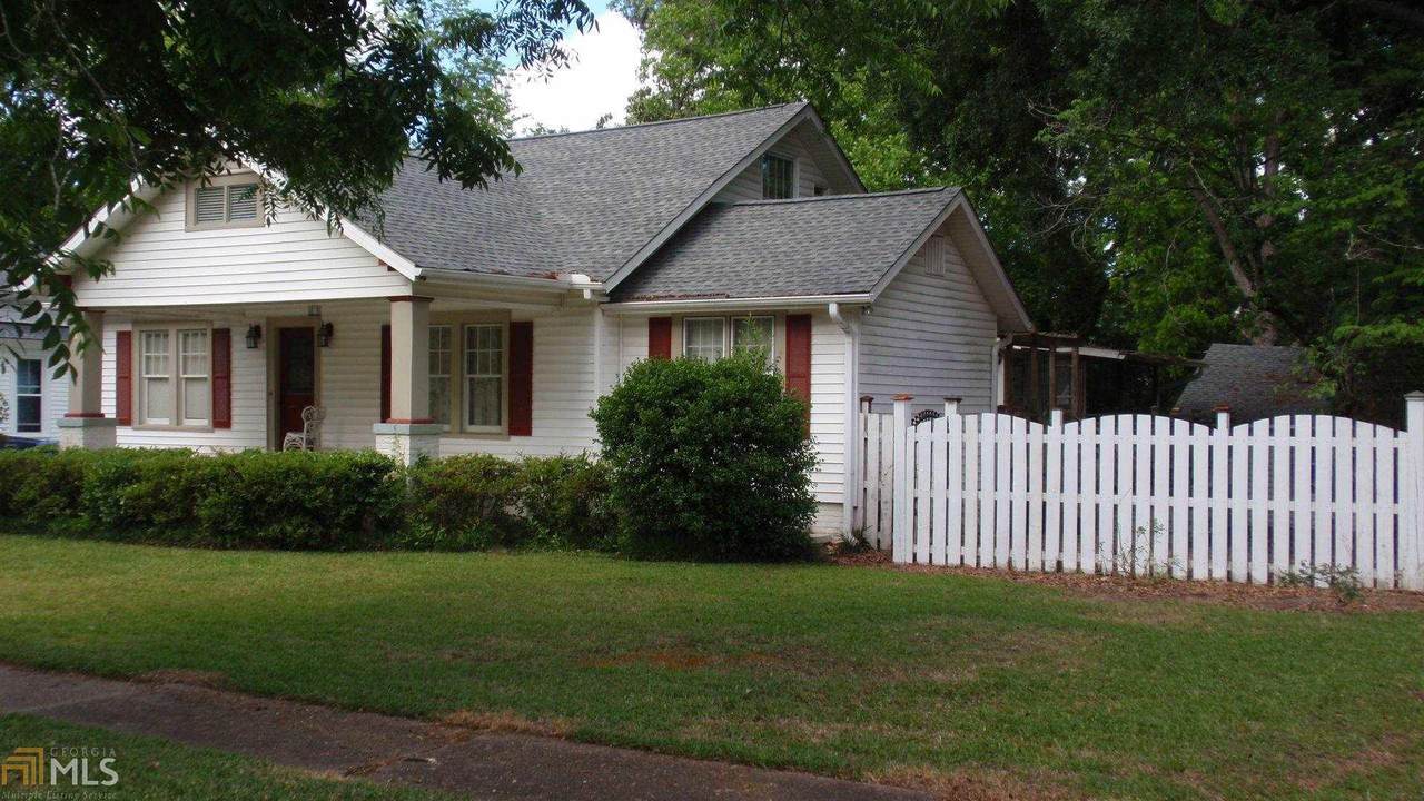 206 Elm St - Photo 1