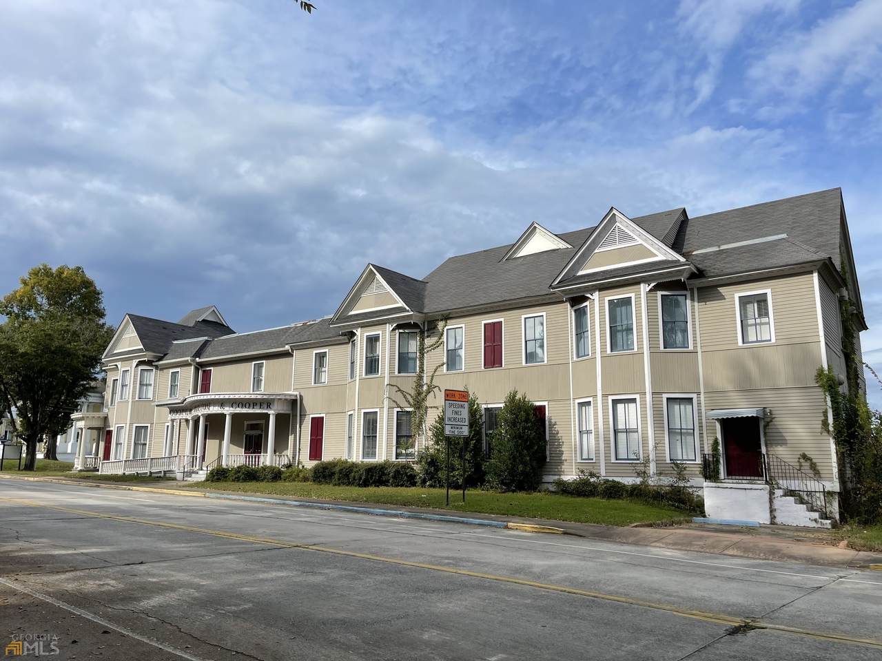 172 College Street - Photo 1