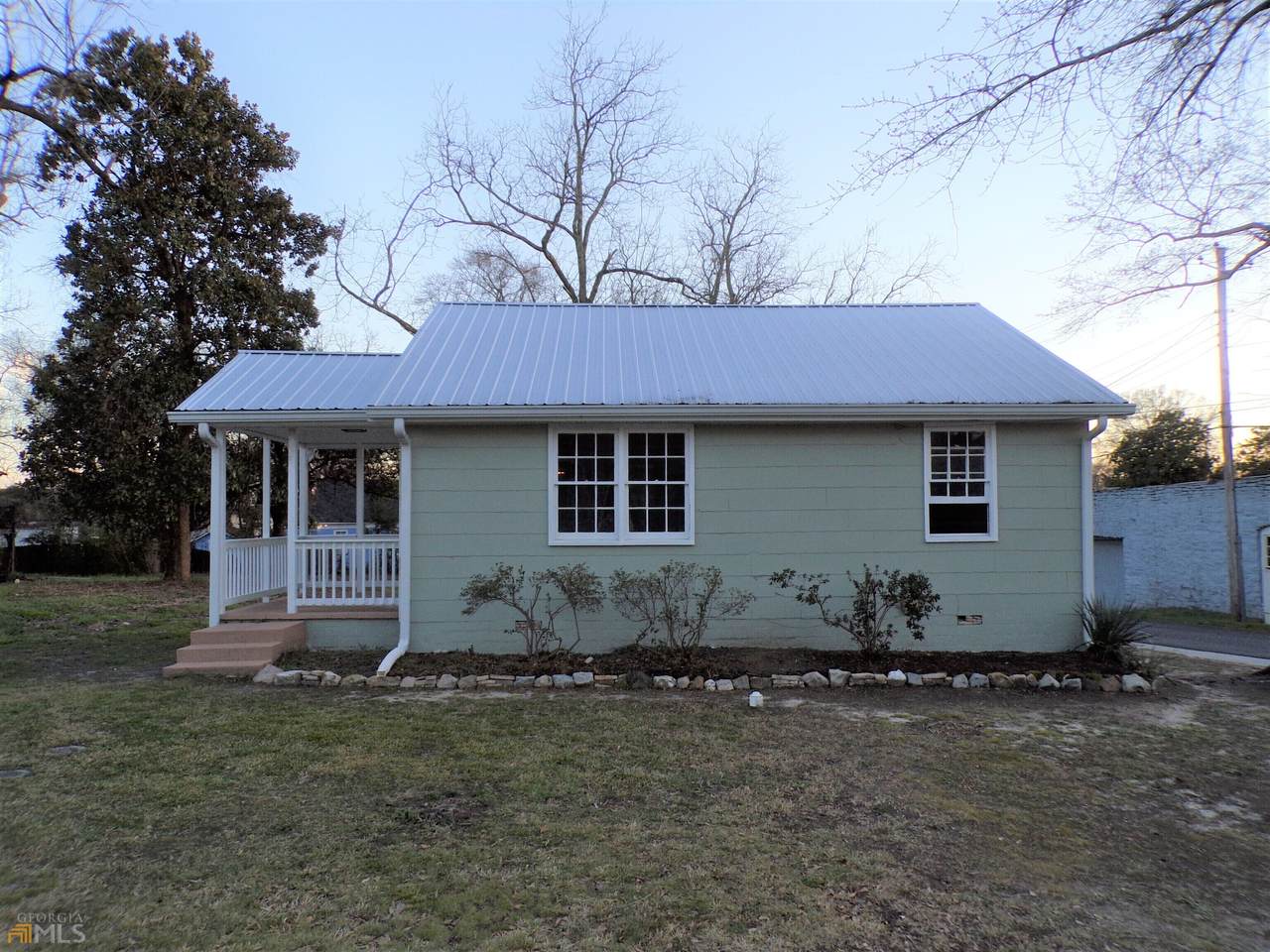 958 Peek Street - Photo 1