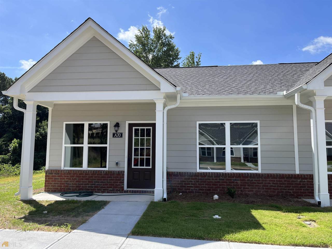 601 Parkview Court - Photo 1