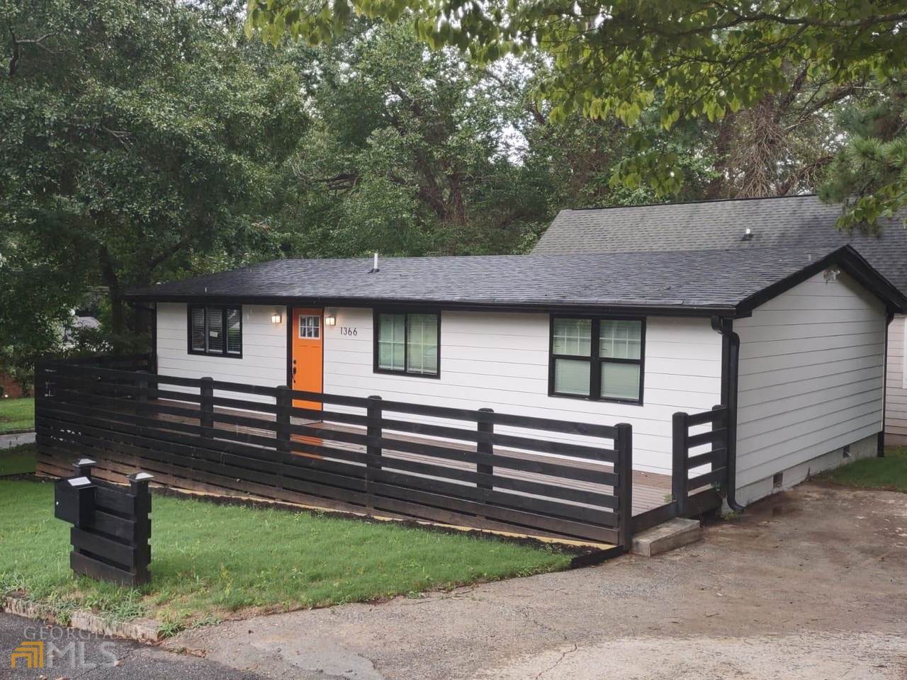 1366 Plaza Avenue - Photo 1