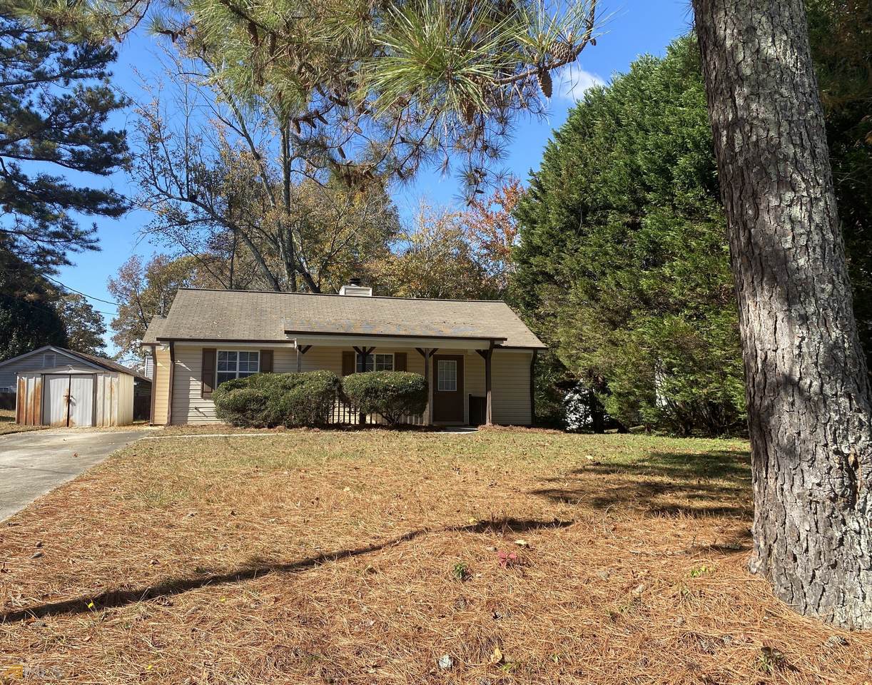 2560 Fairlane Drive - Photo 1