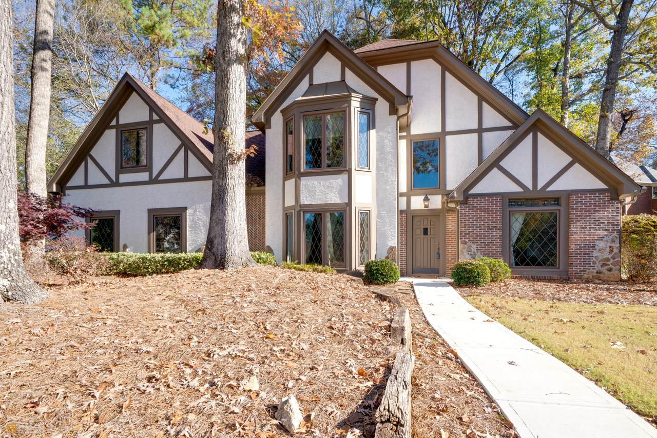 205 Chiswick Close - Photo 1