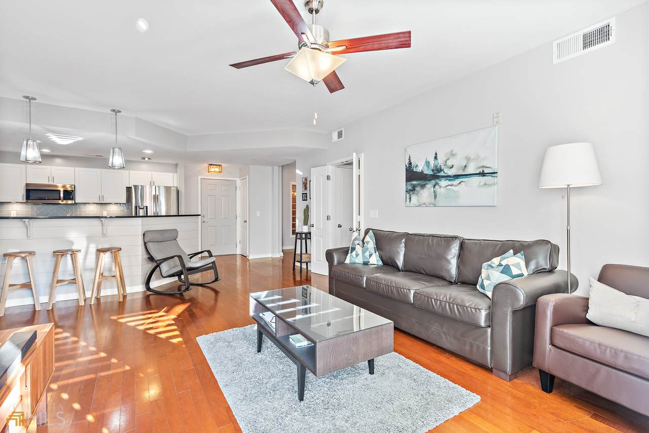 390 17th Street - Photo 1