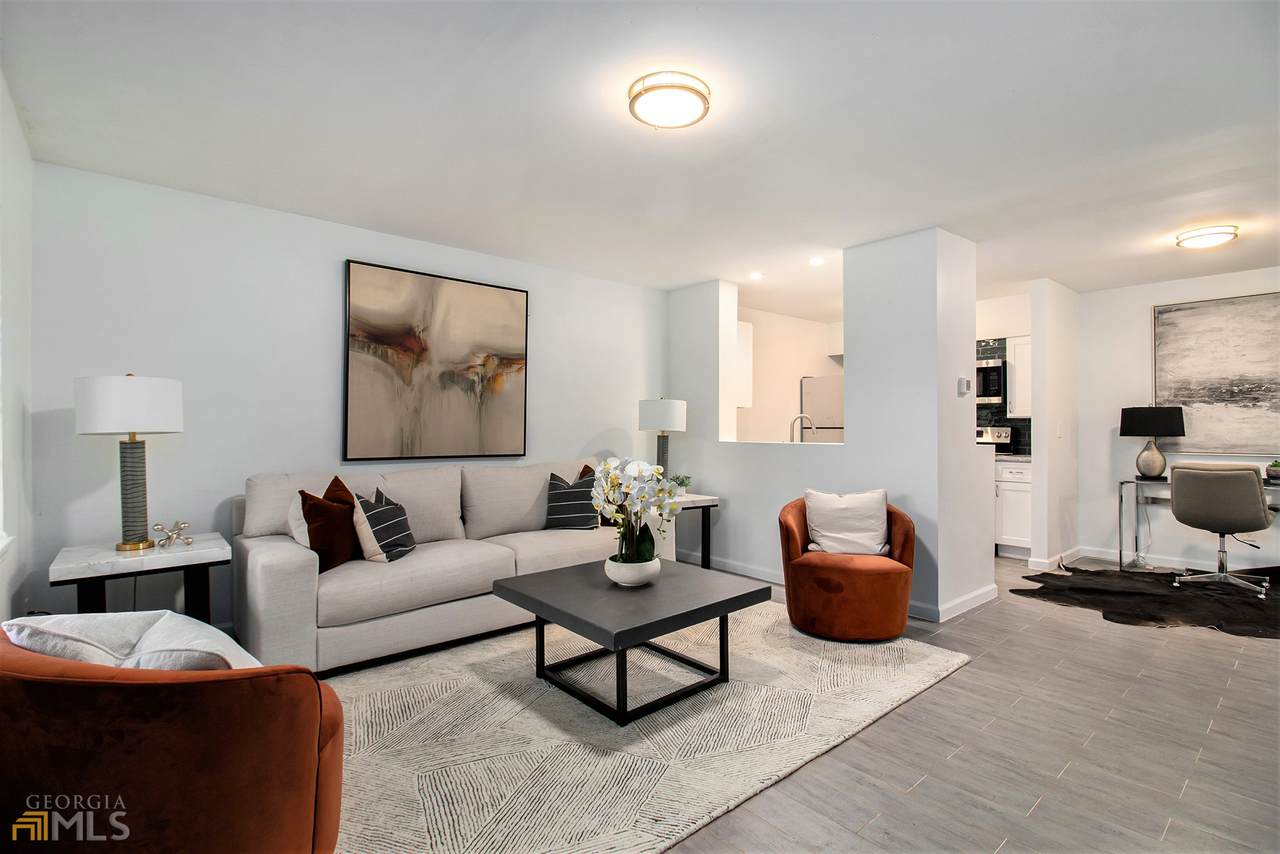 3101 Colonial Way - Photo 1