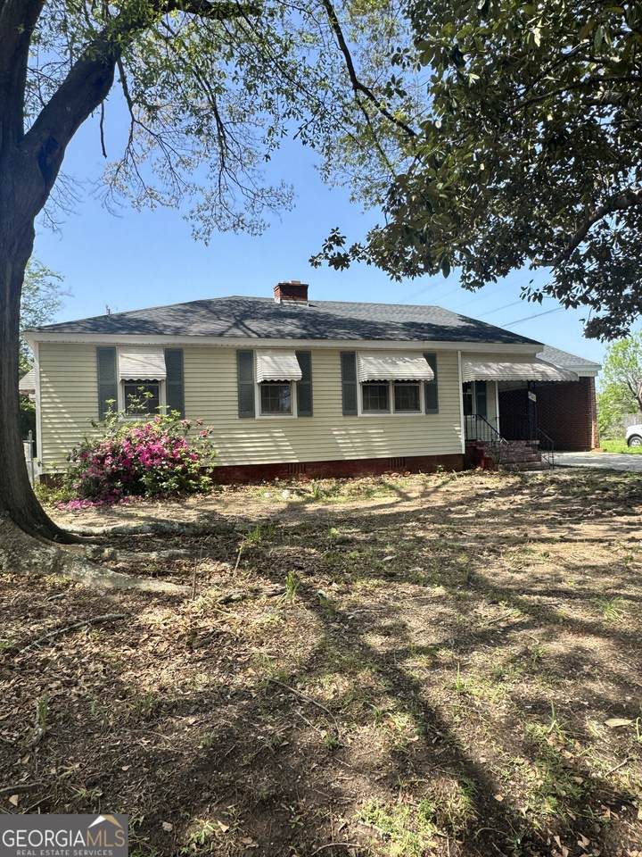 201 Meadowdale Drive - Photo 1