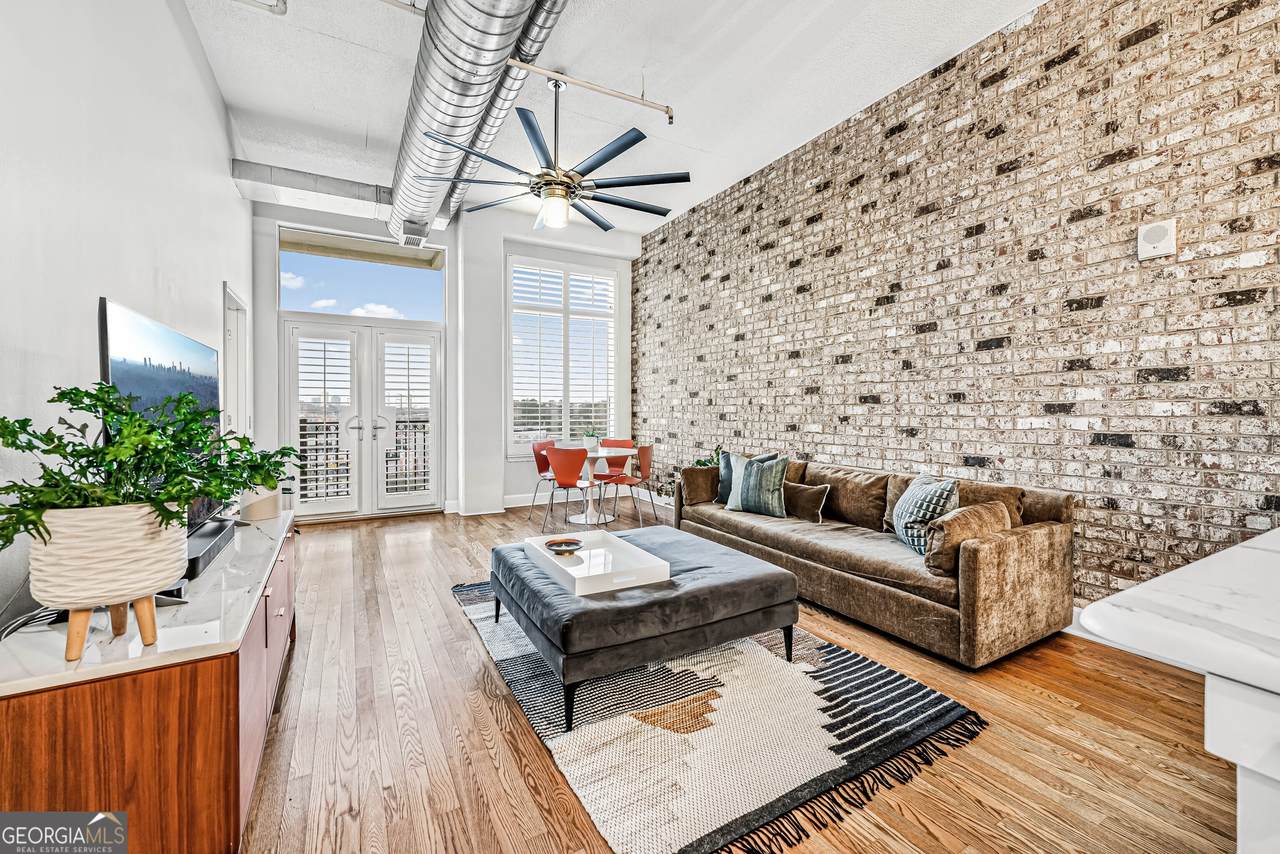 3820 Roswell Road - Photo 1