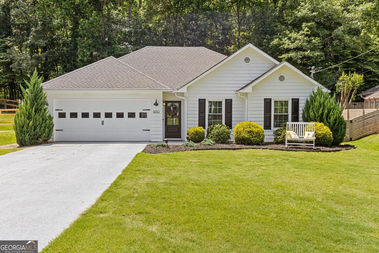 8880 Pine Tree Circle - Photo 1