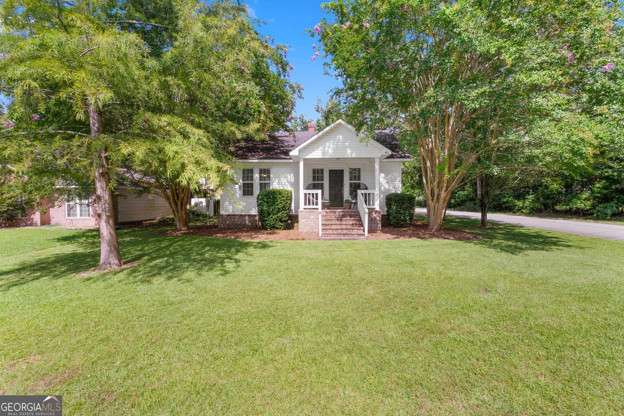 402 Auburn Road - Photo 1