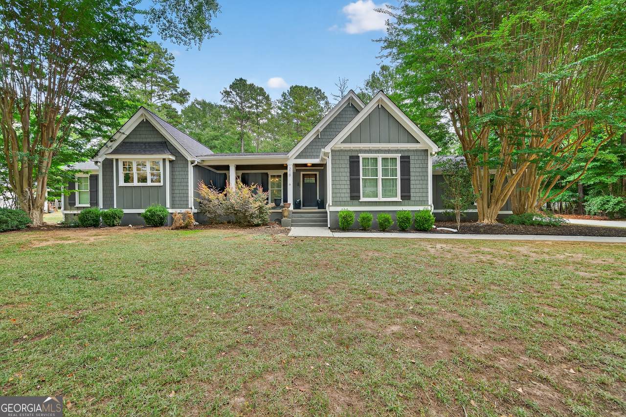 210 Lakeview Drive - Photo 1