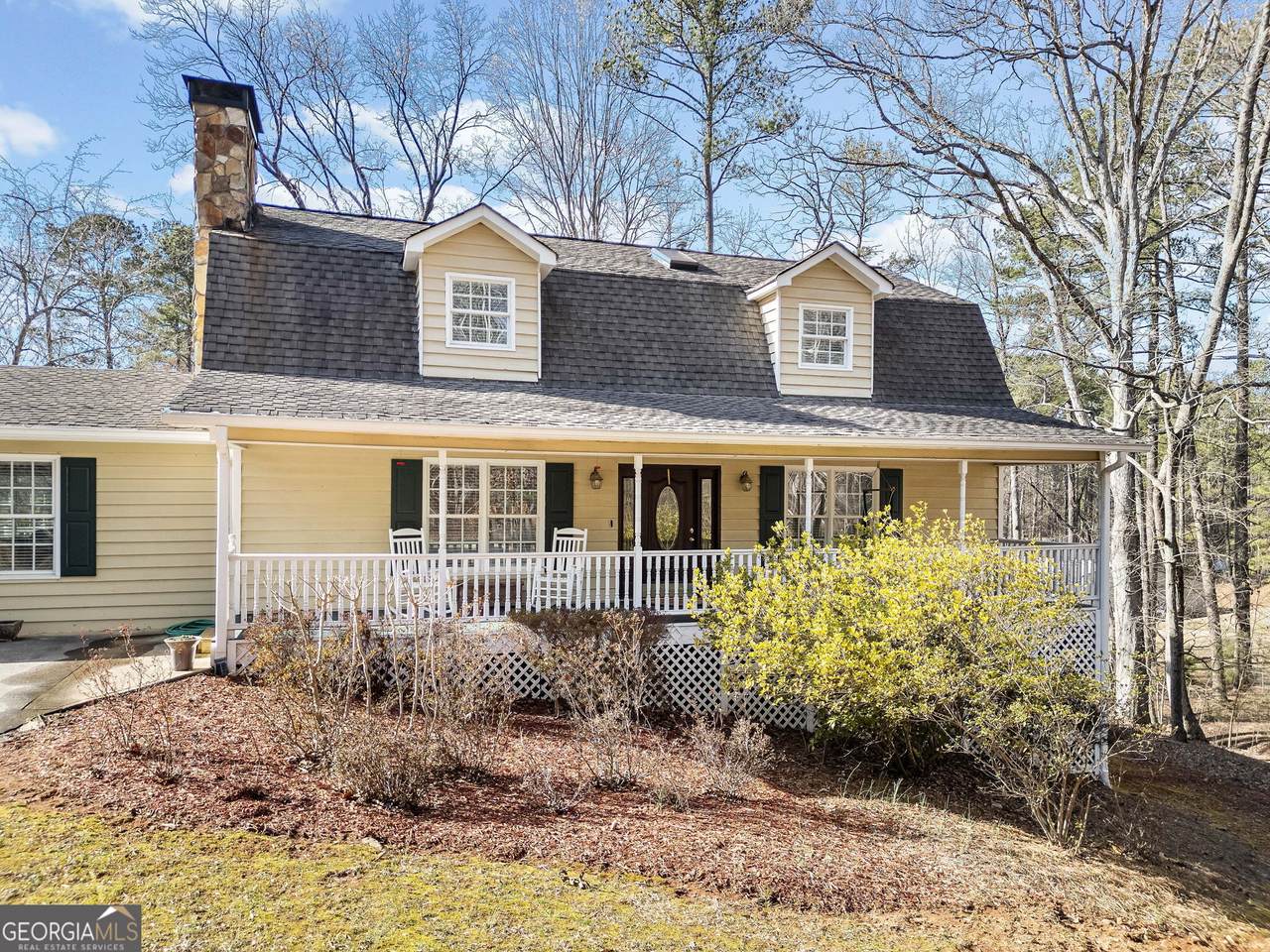 444 Pineview Drive - Photo 1