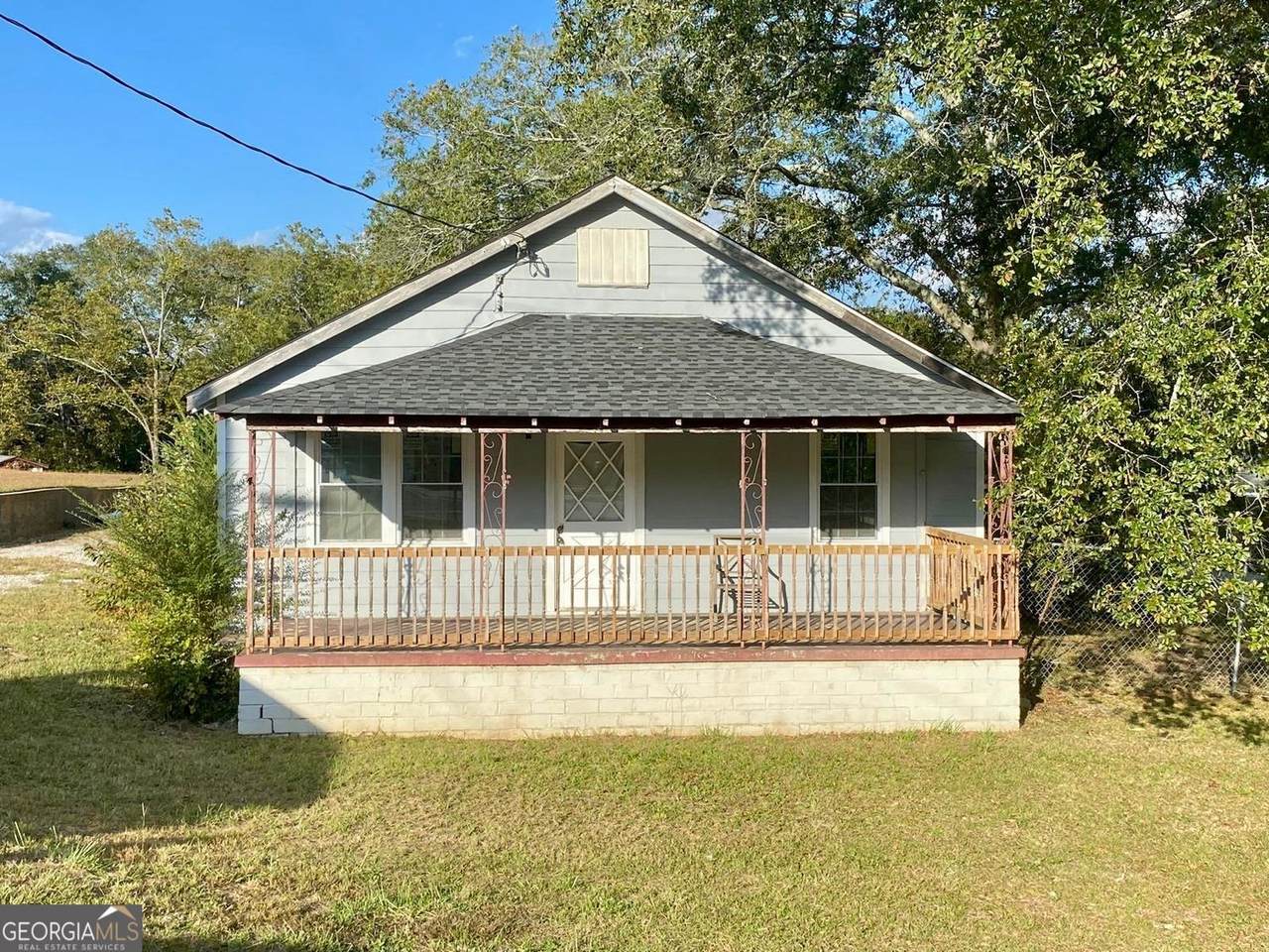 1146 Old Covington Highway - Photo 1
