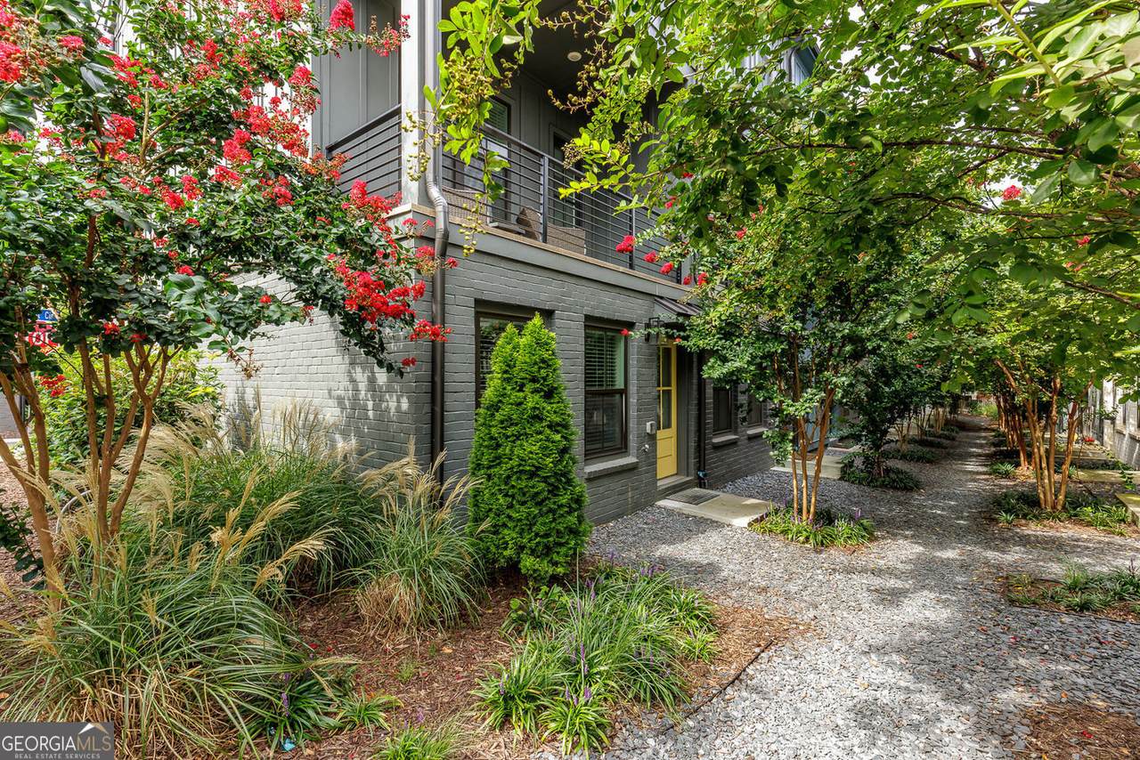 183 Chestnut Circle - Photo 1