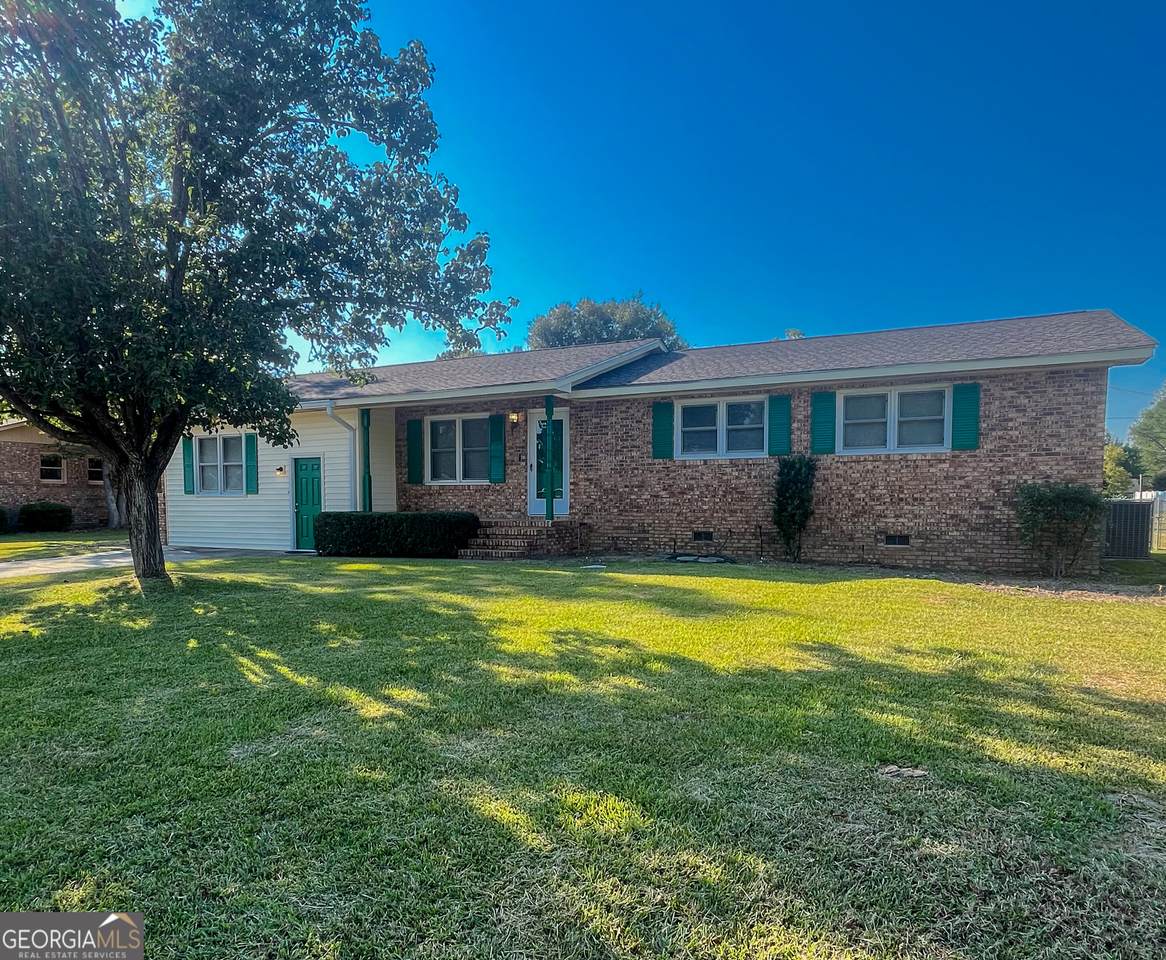 404 Eastwood Drive - Photo 1