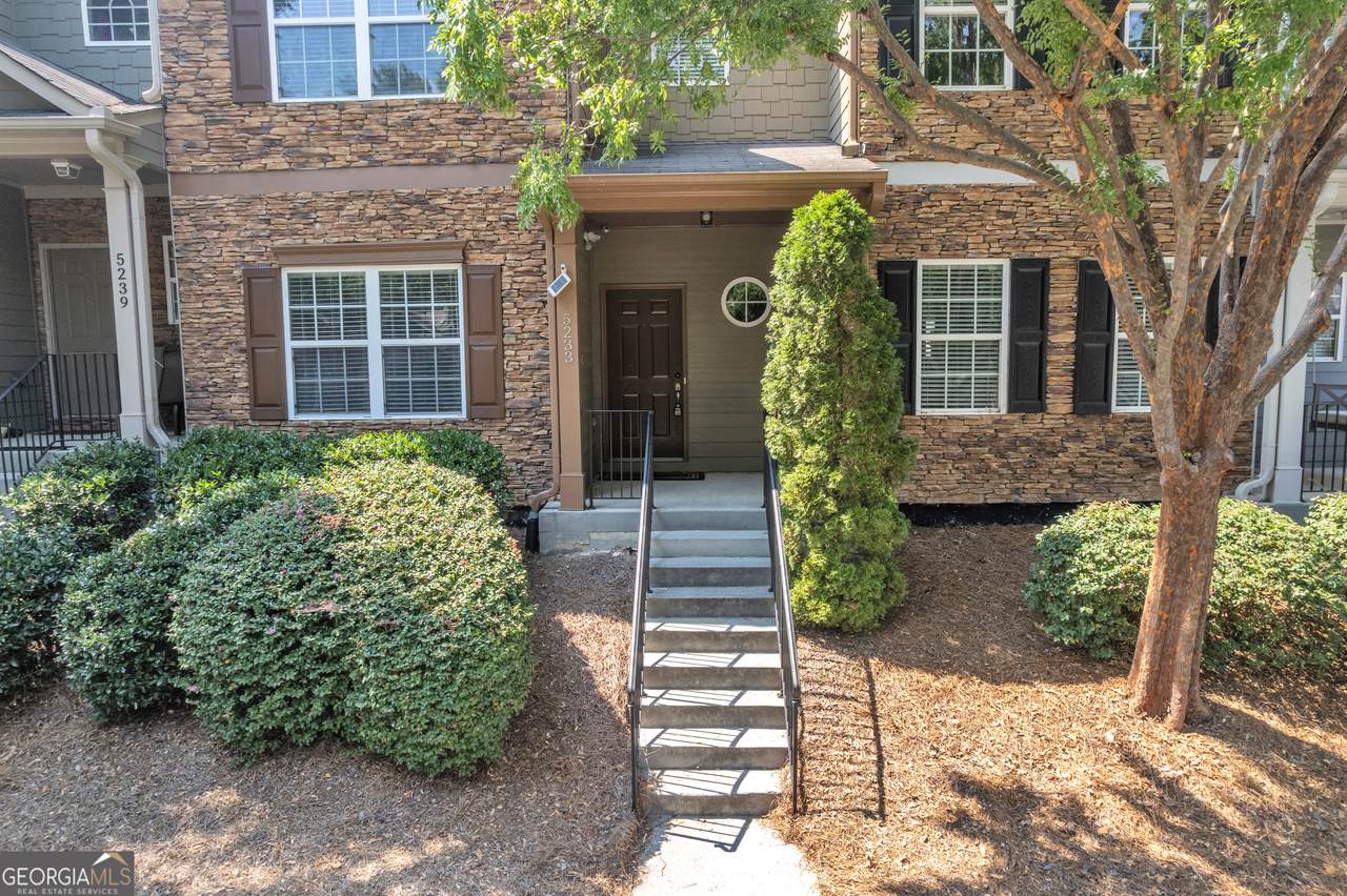 5233 Whiteoak Avenue - Photo 1